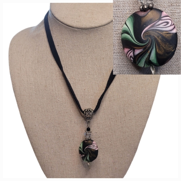 Swirl Bead Necklace - Picture 9 of 9